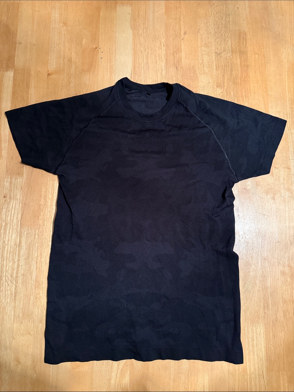 Alphalete Mens Black Camouflage Short-Sleeve Shirt